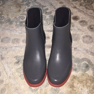 NWOT UGG rain booties